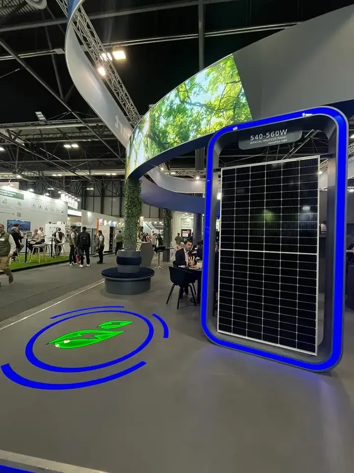 Messestand von Smart Solar Technologies – Genera 2024, Madrid – Bild 11
